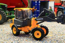 Load image into Gallery viewer, BUR32090 BURAGO 1:50 Scale Volvo L25 Loader with Forks