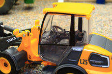 Load image into Gallery viewer, BUR32090 BURAGO 1:50 Scale Volvo L25 Loader with Forks