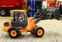 Load image into Gallery viewer, BUR32091 BURAGO 1:50 Scale Volvo L25 Loader with Bucket