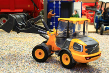 Load image into Gallery viewer, BUR32091 BURAGO 1:50 Scale Volvo L25 Loader with Bucket