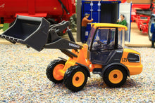 Load image into Gallery viewer, BUR32091 BURAGO 1:50 Scale Volvo L25 Loader with Bucket