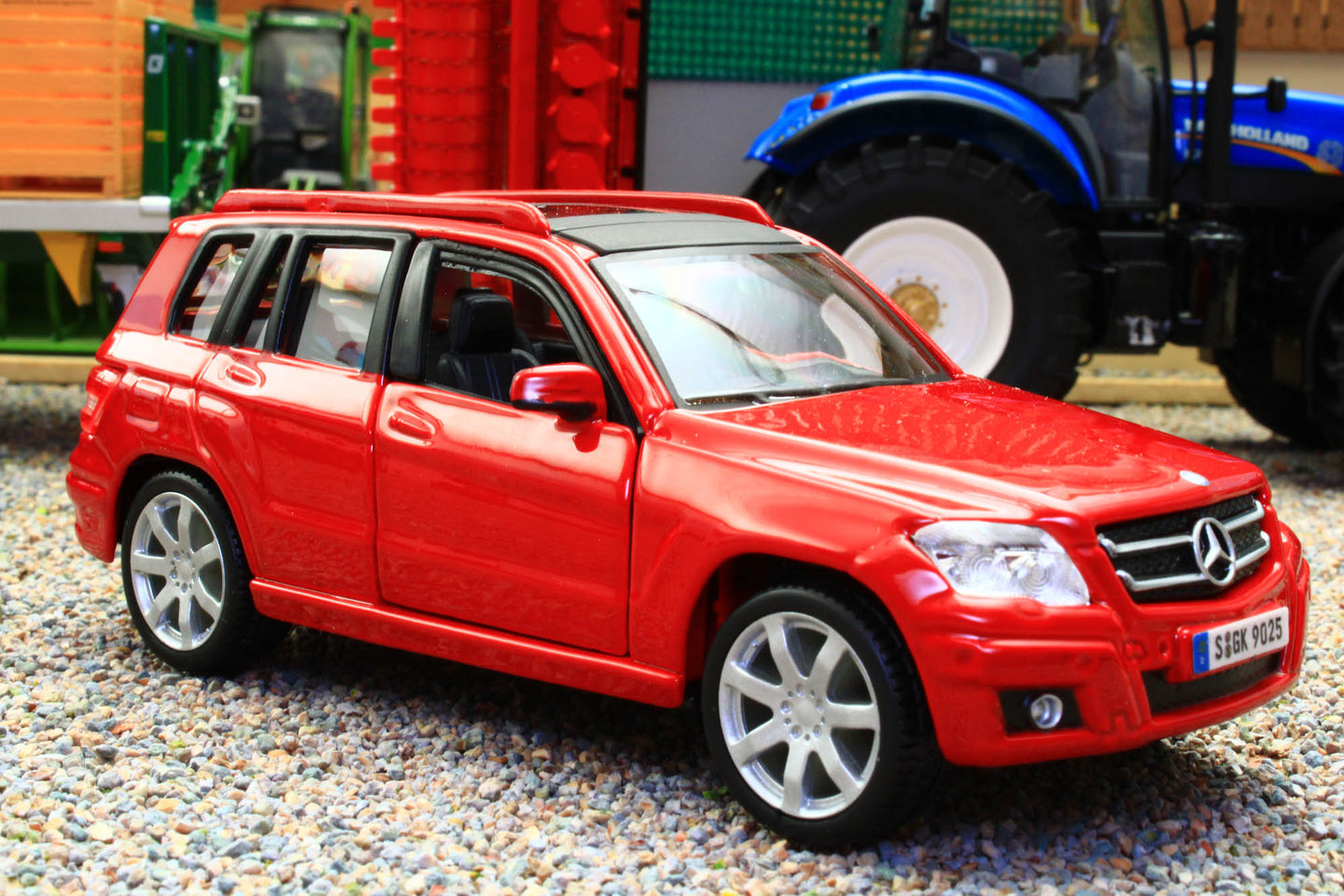 BUR43016R Burago 1:32 Scale Mercedes Benz Glk Klasse SUV 2010 in Red