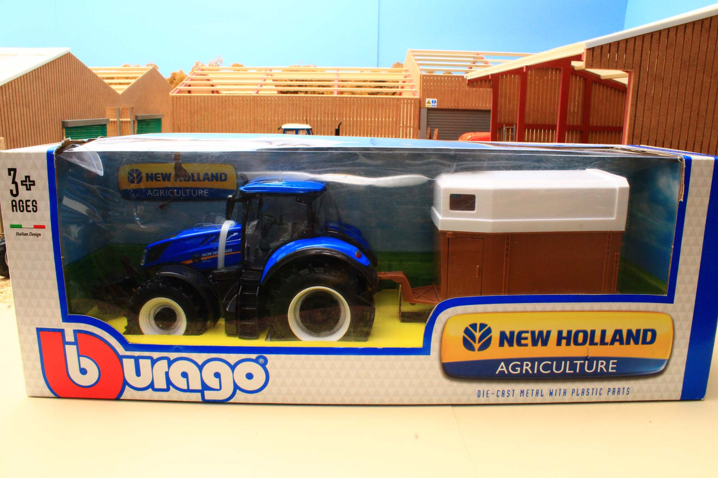 BUR44069 Burago 132 Scale New Holland T7 Hd 4wd Tractor With Horse Box - BOX NOT 100%