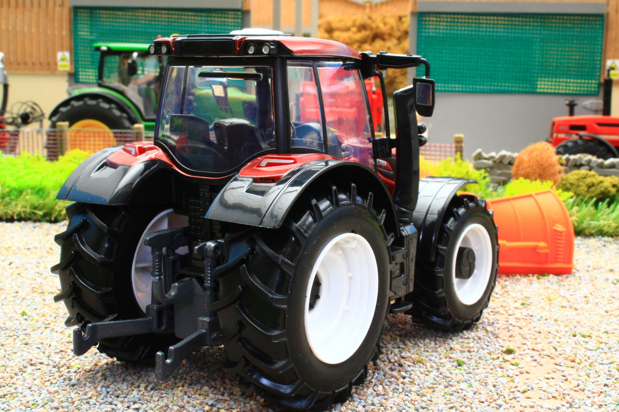 Tracteur Agricole VALTRA N174 à L'échelle 1:32 - Modèle Bburago Avec Chargeur Avant - Jouet Collection - 2