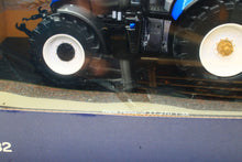 Load image into Gallery viewer, BROKEN R301399 1:32 Scale ROS New Holland T7.270 Tractor DETATCHED STEP AS SHOWN