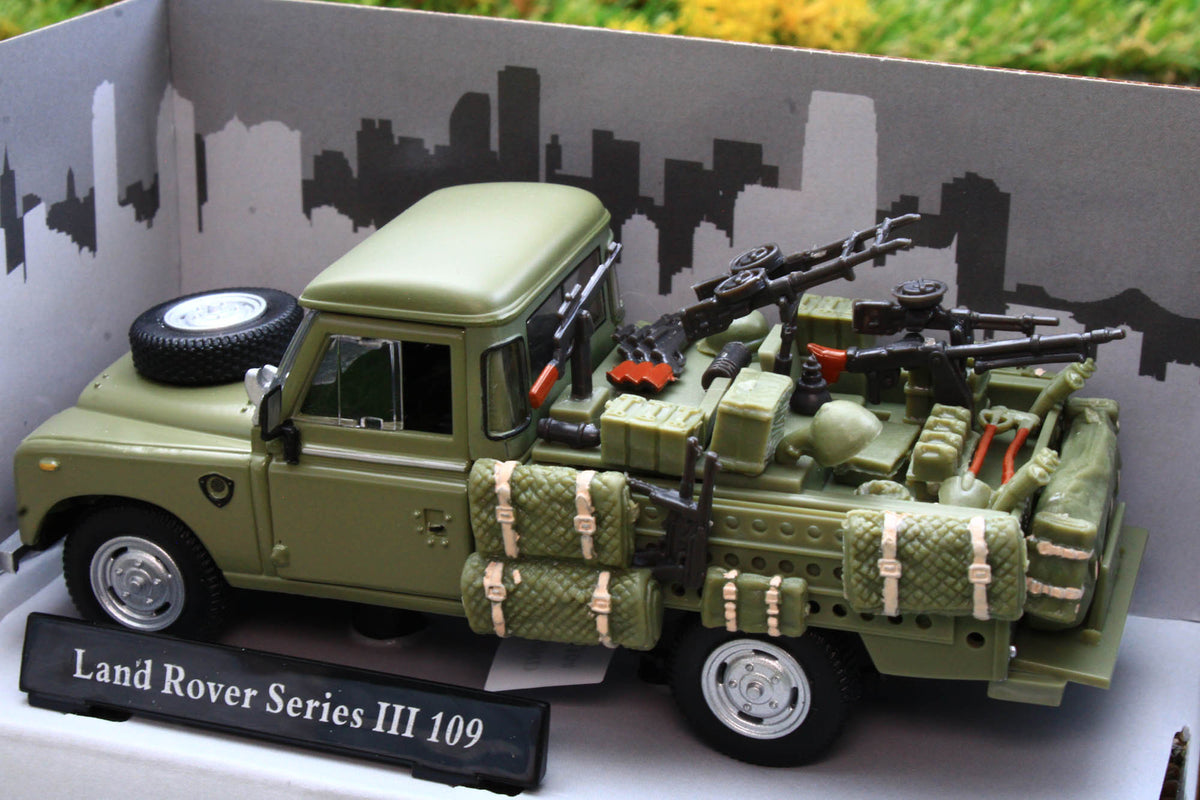 CAR454060 Cararama 1:43 Scale Land Rover S3 109 Land Rover Army Gun Tr ...