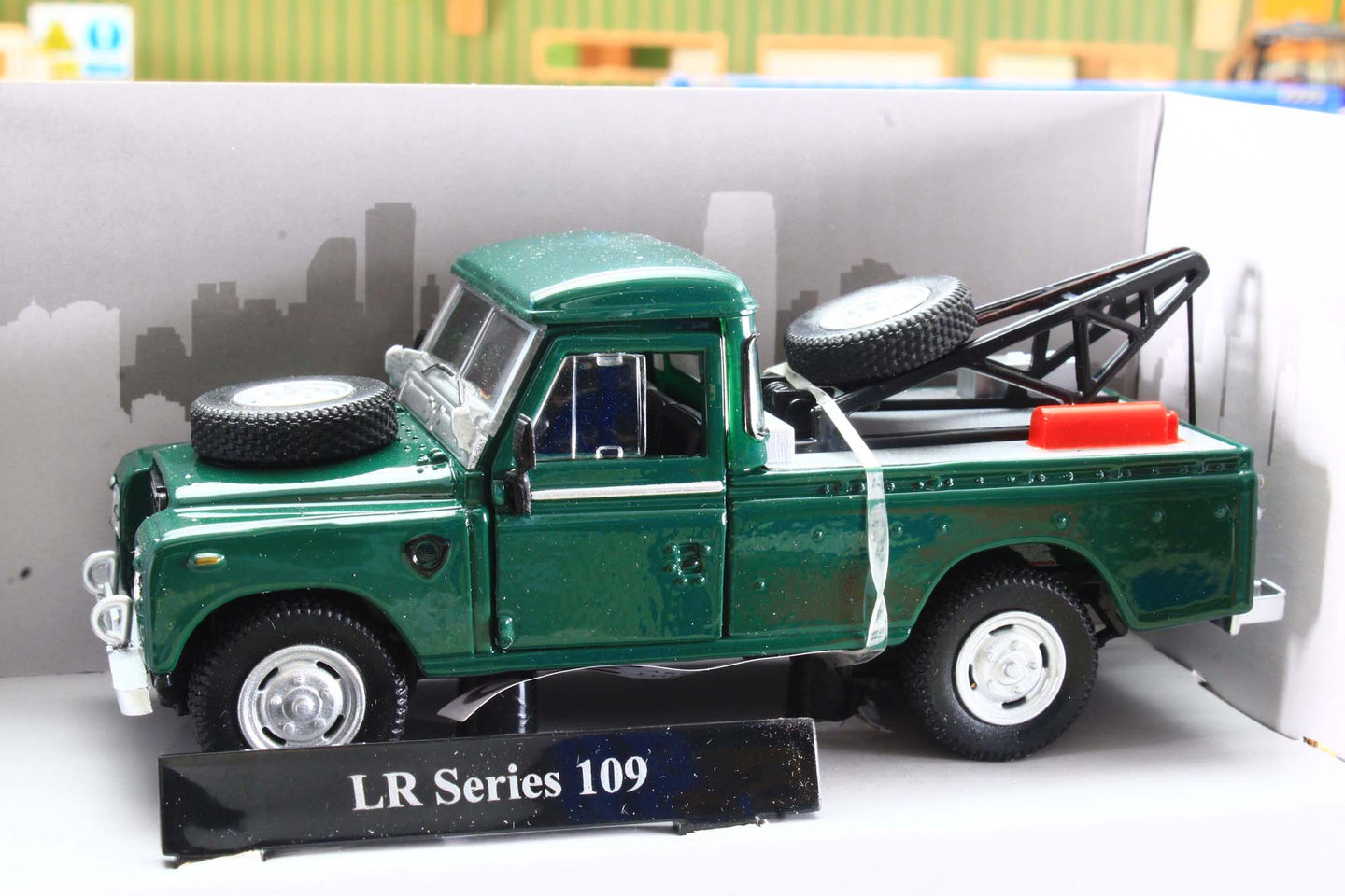 CAR454041 Cararama 1:43 Scale Land Rover Series III Pickup Tow Truck