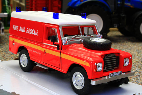 CAR553940 Cararama 1:43 Scale Land Rover S3 109 Hard Top Fire & Rescue
