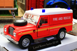 CAR553940 Cararama 1:43 Scale Land Rover S3 109 Hard Top Fire & Rescue
