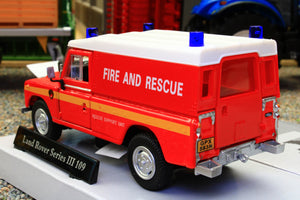 CAR553940 Cararama 1:43 Scale Land Rover S3 109 Hard Top Fire & Rescue
