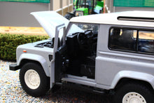 Load image into Gallery viewer, CMJDC124DEG CMJ 1:24 Scale Land Rover Defender 90 in Grey