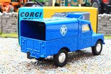 Load image into Gallery viewer, CORCD54321069 Corgi 1:42 Scale Land Rover RAC Radio Rescue