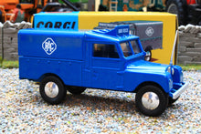 Load image into Gallery viewer, CORCD54321069 Corgi 1:42 Scale Land Rover RAC Radio Rescue