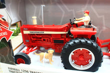 Load image into Gallery viewer, ERT44380 Ertl 1:16 Scale Big Farm International 2WD Tractor with topper