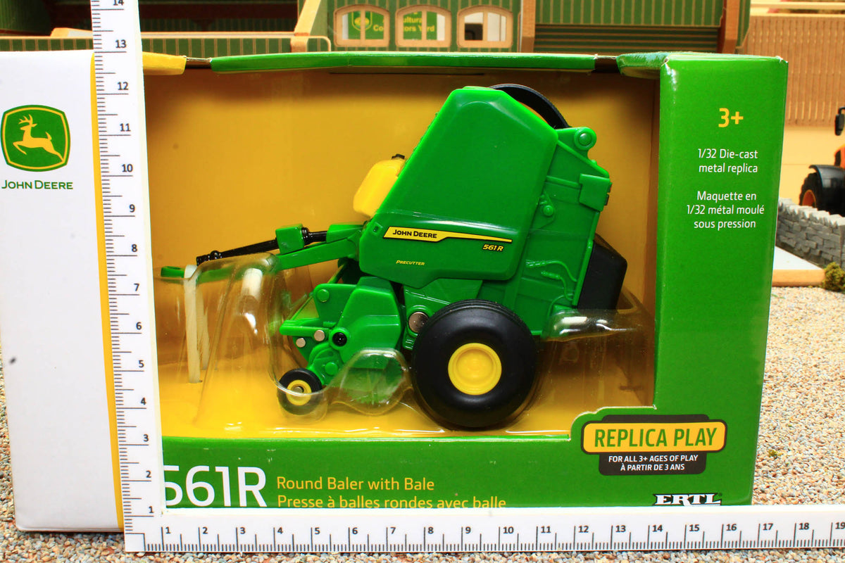 ERT45901 Ertl 1:32 Scale John Deere 561R Round Baler with bale ...