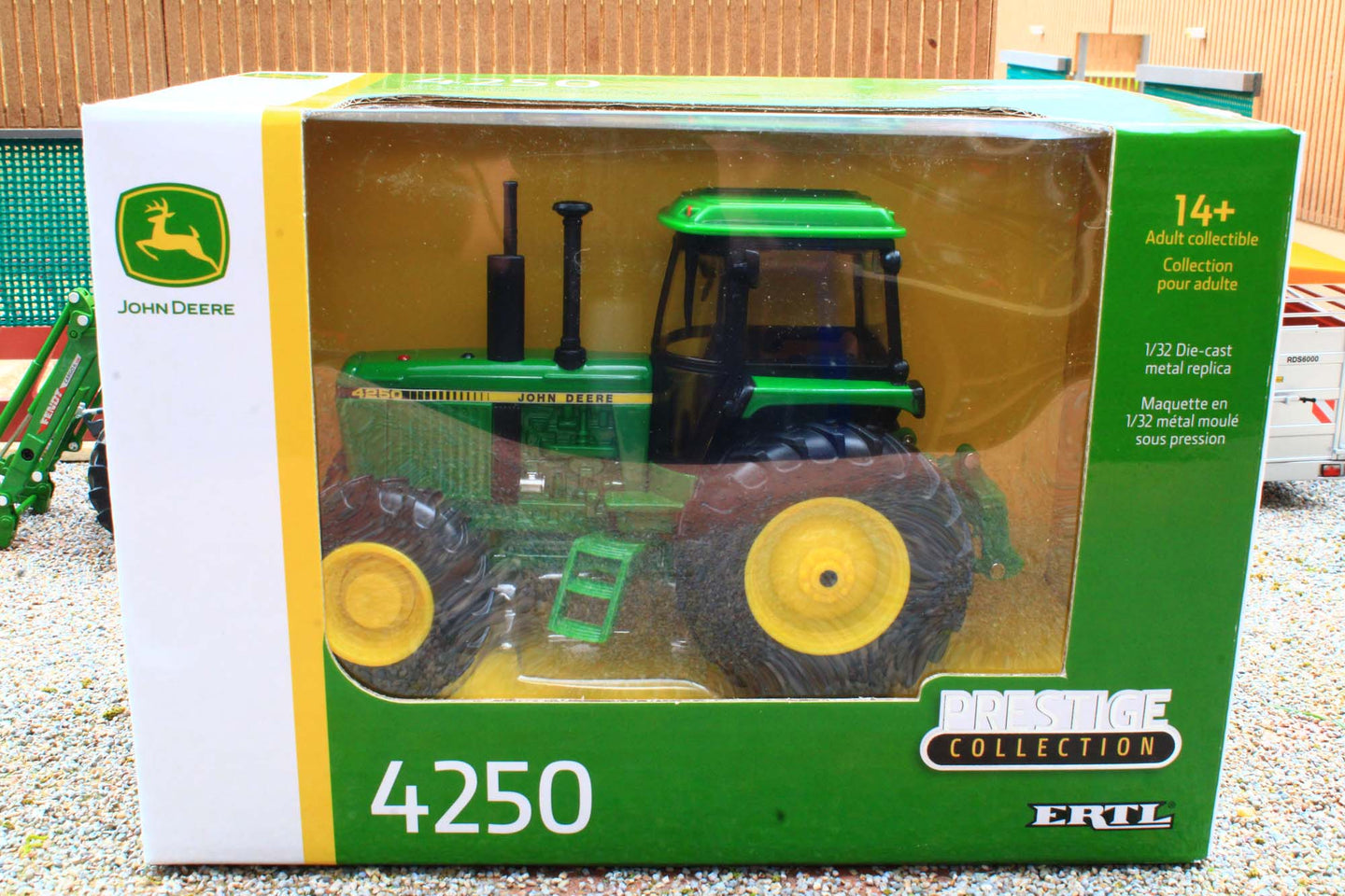 ERT45915 ERTL 1:32 Scale John Deere 4250 4WD Tractor Prestige Collection Model