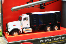 Load image into Gallery viewer, ERT46501 Ertl 1:32 Scale Peterbilt 367 Harvesting Set includes lorry auger and silo