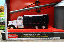 Load image into Gallery viewer, ERT46501 Ertl 1:32 Scale Peterbilt 367 Harvesting Set includes lorry auger and silo
