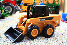 Load image into Gallery viewer, ERT46586 Ertl 1:32 Scale John Deere Skid Steer Simple Play Range