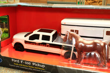 Load image into Gallery viewer, ERT46800 Ertl 1:32 Scale Ford F350 Super Duty Pickup Truck with Gooseneck Horse Transporter