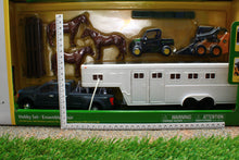 Load image into Gallery viewer, ERT47247 Ertl 1:32 Scale John Deere Horse Hobby Set