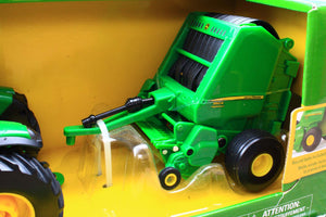 ERT47355 ERTL 1:32 Scale John Deere 7270R 4WD Tractor with JD 560R Round Baler set