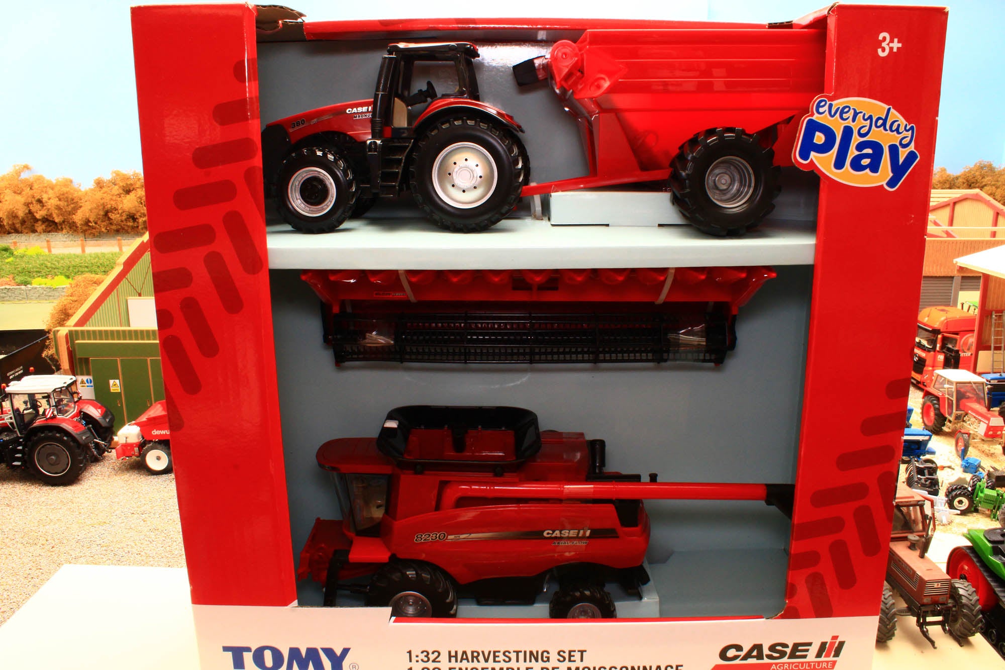 ERT47357 Ertl 1:32 Scale Case IH Harvesting set AFS 8230 Combine