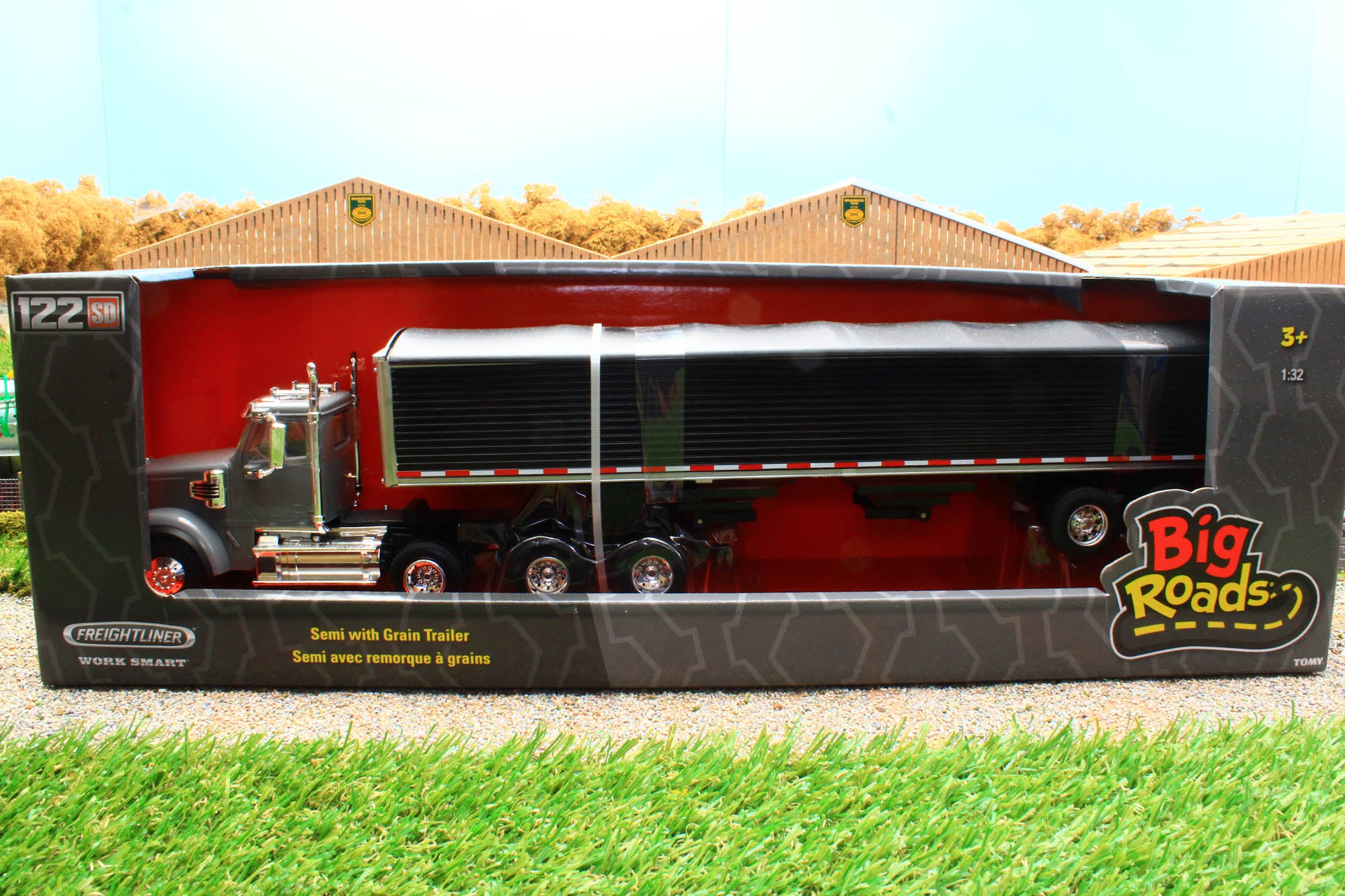 ERT47361 Ertl 1:32 Scale Freightliner 122SD Truck with Grain