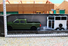 Load image into Gallery viewer, ERT47599 ERTL 1:32 Scale 4x4 Vehicle with Horse Box set