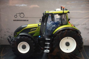 Ex Demo UH6477 Universal Hobbies 1:32 Scale Valtra Q305 Olive Green Ltd Edition 4WD Tractor