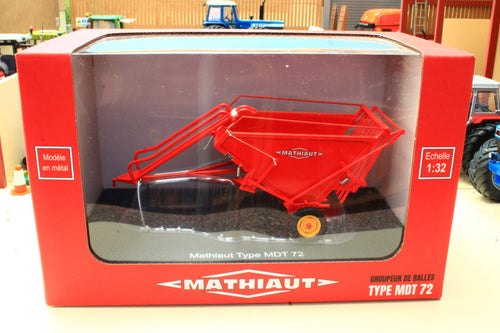 EX-DEMO UH6722 Universal Hobbies 1:32 Mathiaut MTD 72 Bale Chase Trailer