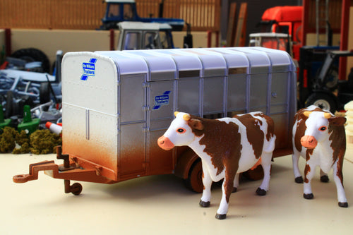 EX-DISPLAY Muddy Siku Ifor Williams Livestock Trailer with 2 Cows