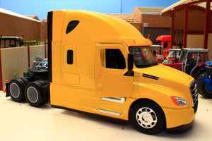 EX-DISPLAY Welly 1:32 Scale Freightliner 6x4 Lorry (Number 2 of 2 available)