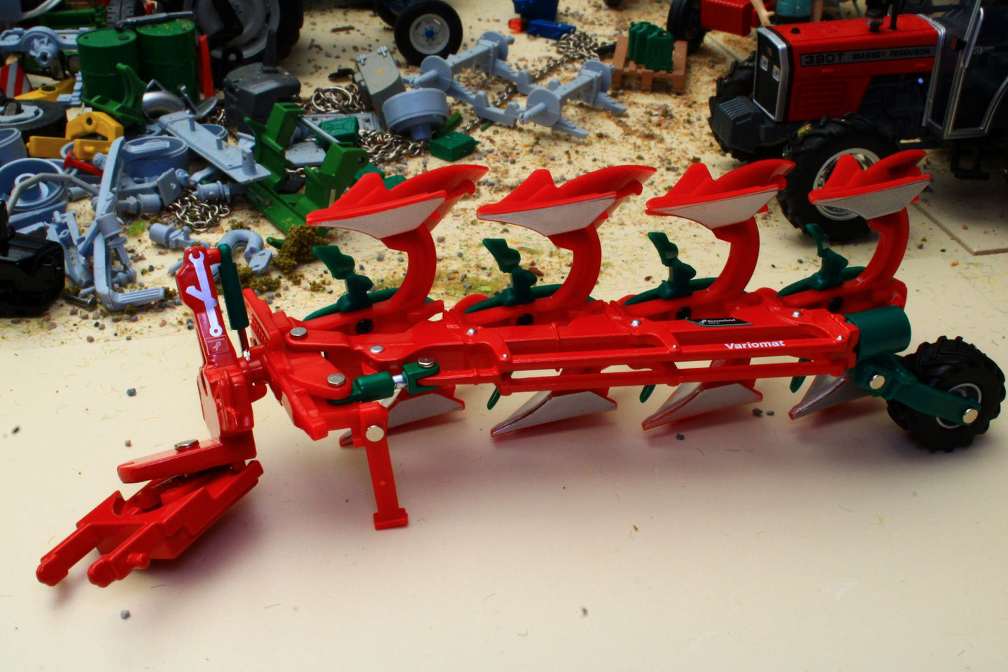 FAULTY 43344 Britains Kverneland Variomat 2300 S 4 Furrow Reversible Plough swivel plate loose