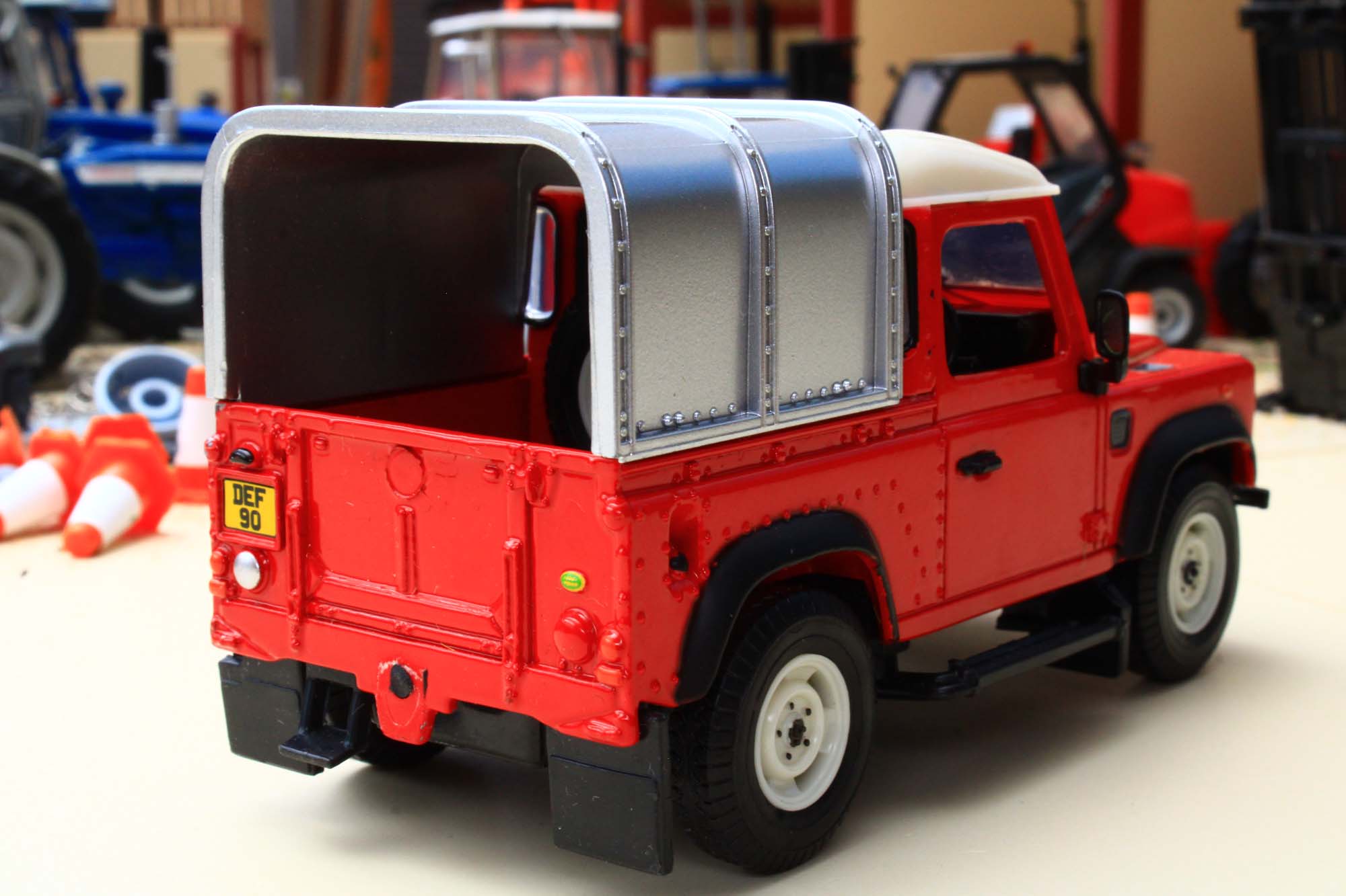 Faulty Britains Land Rover Defender FAULTY - MISSING REAR HATCH ...