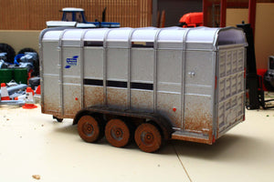 Faulty Siku weathered Ifor Williams Stock trailer FAULTY - ROOF WILL NOT CLIP IN