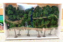 Load image into Gallery viewer, HK01761 HEKI Beech Trees 18cm x 6