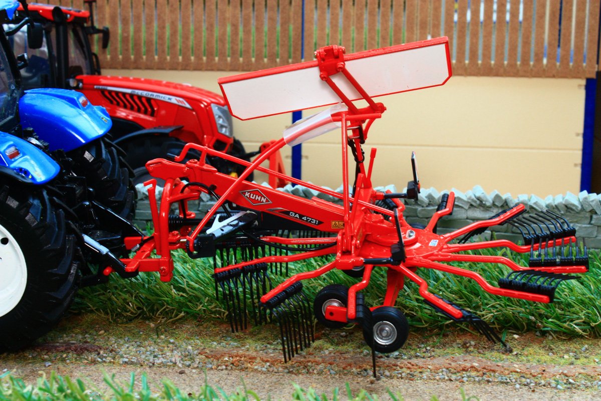 Uh5208 Universal Hobbies Kuhn Ga4731Gm Rotary Grass Rake Tractors And Machinery (1:32 Scale)