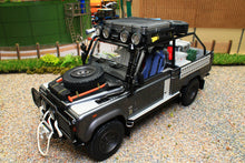 Load image into Gallery viewer, KYOR08903TR KYOSHO 118 Scale LAND ROVER DEFENDER TOMB RAIDER EDITION 2001