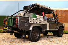 Load image into Gallery viewer, KYOR08903TR KYOSHO 118 Scale LAND ROVER DEFENDER TOMB RAIDER EDITION 2001