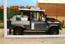 Load image into Gallery viewer, KYOR08903TR KYOSHO 118 Scale LAND ROVER DEFENDER TOMB RAIDER EDITION 2001