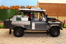 Load image into Gallery viewer, KYOR08903TR KYOSHO 118 Scale LAND ROVER DEFENDER TOMB RAIDER EDITION 2001