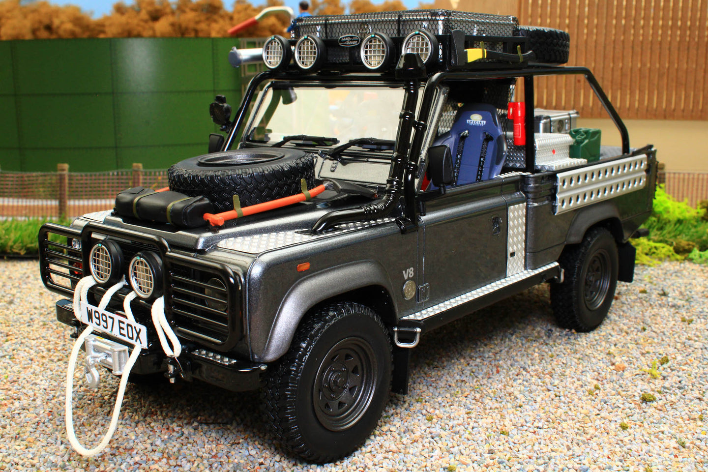 KYOR08903TR KYOSHO 118 Scale LAND ROVER DEFENDER TOMB RAIDER EDITION 2001