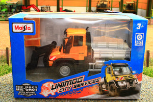 MAI212386 Maisto 1:50 Scale Mercedes Benz Unimog with front loader