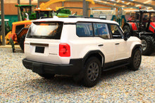 Load image into Gallery viewer, MAI32924W Maisto 1:24 Scale Toyota Land Cruiser 2024 in White