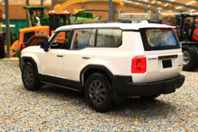 Load image into Gallery viewer, MAI32924W Maisto 1:24 Scale Toyota Land Cruiser 2024 in White