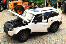 Load image into Gallery viewer, MAI32924W Maisto 1:24 Scale Toyota Land Cruiser 2024 in White