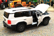 Load image into Gallery viewer, MAI32924W Maisto 1:24 Scale Toyota Land Cruiser 2024 in White