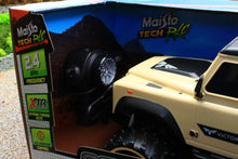 Load image into Gallery viewer, MAI82705C Maisto 1:16th Scale Radio Controlled Land Rover Defender
