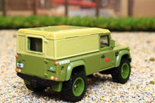 Load image into Gallery viewer, MATHNW46 Hotwheels 1:87 Scale Land Rover Defender 110